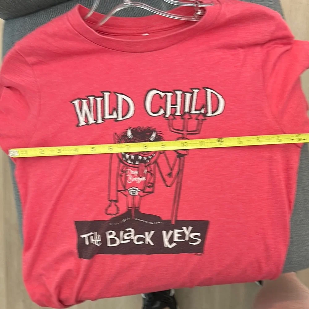 The Black Keys Wild Child Kids Red concert T-Shirt. Kids size large - Picture 4 of 6